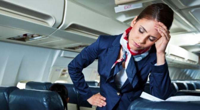 Jangan lakukan 12 hal ini di pesawat. Foto: Huffingtonpost.