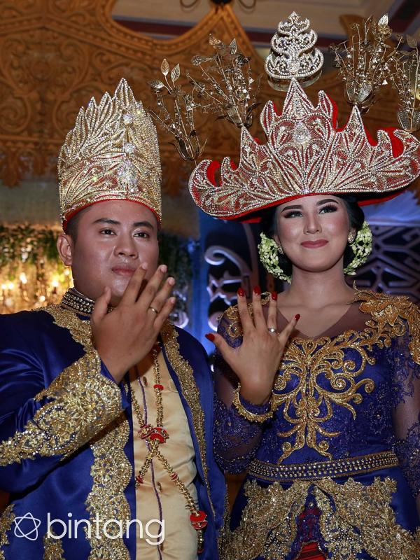 Diusianya 20 tahun, Selena resmi menjadi istri Ahmad. Akad nikah digelar di kawasan Kelapa Gading, Jakarta Utara pada 12 Desember 2015. (Deki Prayoga/Bintang.com)