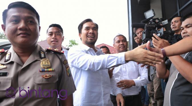 Sebulan lebih Saipul Jamil mendekam di Mapolsek Kelapa Gading, Jakarta Utara, Saipul Jamil akan dipindahkan ke Lembaga Pemasyarakatan Cipinang. (Adrian Putra/Bintang.com)