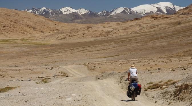 Menuju Pamir Highway, Tajikistan. (ouestef.com)