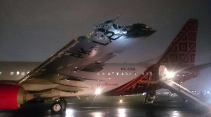 Dua pesawat bertabrakan di Bandara Halim Perdanakusuma beberapa menit lalu. Belum dilaporkan adanya korban.