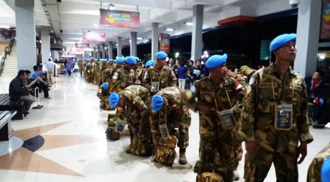 Keberangkatan pasukan TNI untuk misi perdamaian PBB ke Darfur, Sudan, sempat tertunda akibat tabrakan pesawat di Lanud Halim Perdanakusuma, Jakarta. (Liputan6.com/Hanz Jimenez Salim)