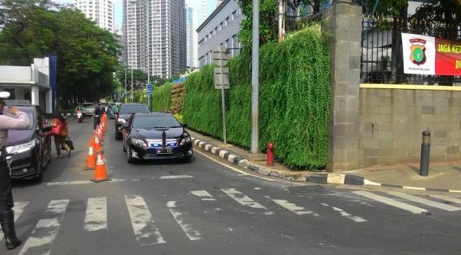 Mobil Kapolri ikut terjebak macet akibat dihapusnya 3 in 1 di Jakarta. (Liputan6.com/Ahmad Romadoni)