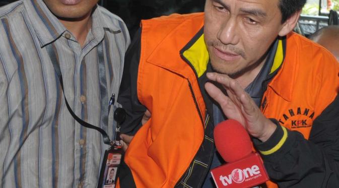 Ariesman Widjaja terdiam saat ditanya wartawan sebelum diperiksa KPK, Jakarta, Selasa (5/4). Ariesman Widjaja diperiksa sebagai tersangka dalam kasus suap anggota DPRD Jakarta, M Sanusi yang diamankan dalam OTT. (Liputan6.com/Helmi Afandi)