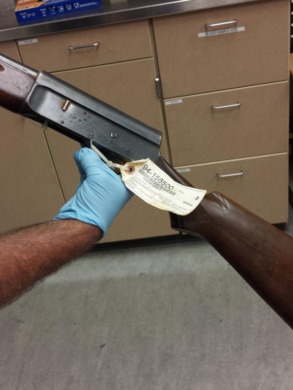 Pihak kepolisian merilis foto senjata yang digunakan Kurt Cobain untuk mengakhiri hidupnya sendiri. (via spdblotter.seattle.gov)