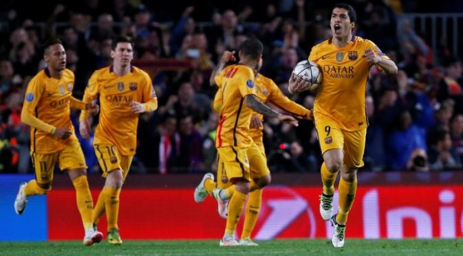 Striker Barcelona, Luis Suarez, merayakan gol ke gawang Atletico Madrid pada leg pertama perempat final Liga Champions di Camp Nou, Barcelona, Selasa (5/4/2016). (Reuters/Sergio Perez)