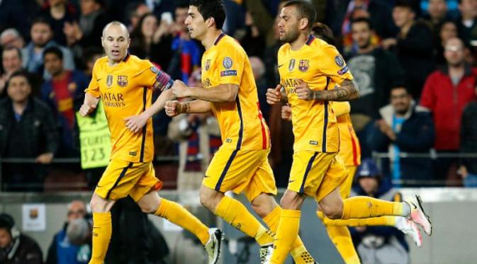 Para pemain Barcelona merayakan gol ke gawang Atletico Madrid pada leg pertama perempat final Liga Champions di Camp Nou, Barcelona, Selasa (5/4/2016). (AFP/Pau Barrena)