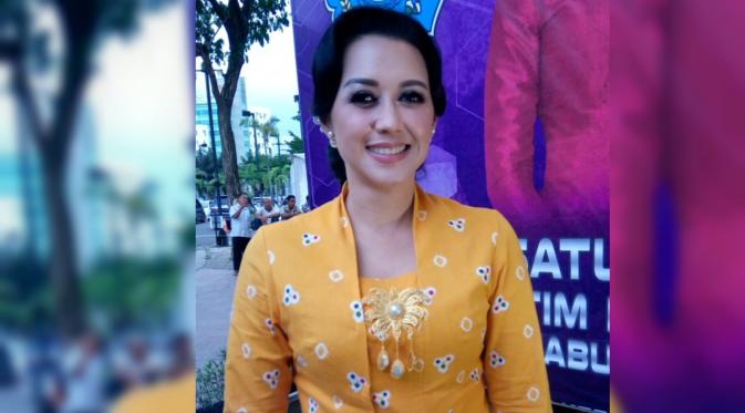 Tri Hesti Yulianti, istri Bupati Tangerang Ahmad Zaki Iskandar.