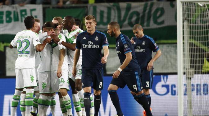 Pemain Wolfsburg melakukan selebrasi usai cetak gol ke gawang Madrid (AFP)