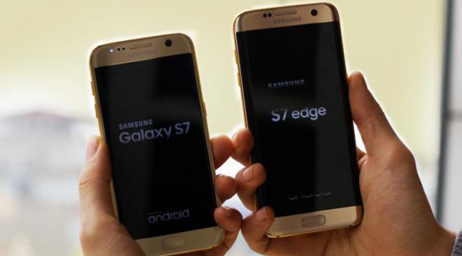 Samsung Galaxy S7 dan S7 Edge Gold yang diproduksi oleh Karalux (Sumber: IBTimes).