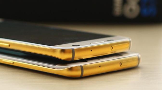 Samsung Galaxy S7 dan S7 Edge Gold yang diproduksi oleh Karalux (Sumber: IBTimes).