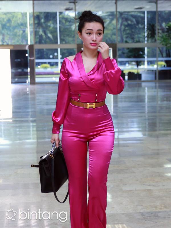 Zaskia Gotik di Gedung DPR. (Adrian Putra/bintang.com)