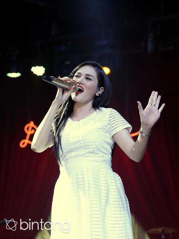 Mulan Jameela baru-baru ini merilis single Bintang Kecilku. (Nurwahyunan/Bintang.com)