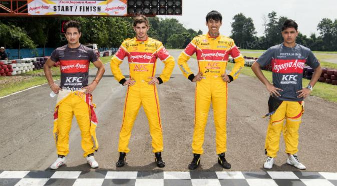 Empat pebalap GP2, Sean Gelael, Mitch Evans, Antonio Giovinazzi, dan Philo Paz Armand (Bola.com / Vitalis Yogi Trisna)