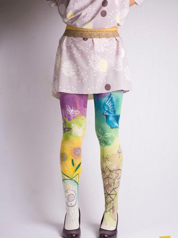 Keindahan lukisan tidak hanya di atas kanvas, bagian tubuh pun bisa menjadi objeknya. Seperti kaki ini yang seolah sedang memakai celana. (via: boredpanda.com)
