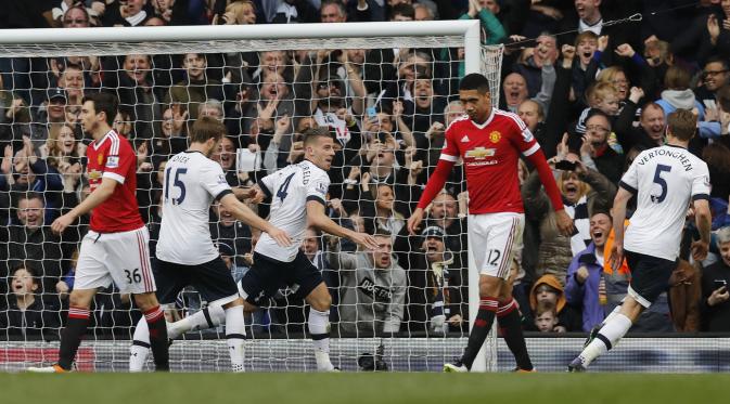 Tottenham Hotspur menang telak 3-0 melawan Manchester United. (Reuters/Carl Recine)