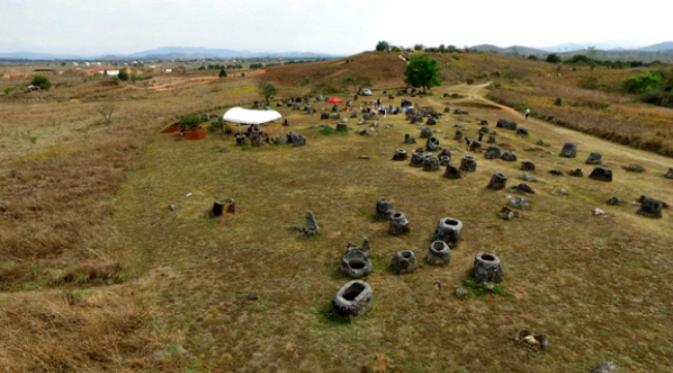 Sekumpulan 'kuali' berbahan batu berisi jasad manusia ditemukan di Laos tengah. (Sumber Live Science)