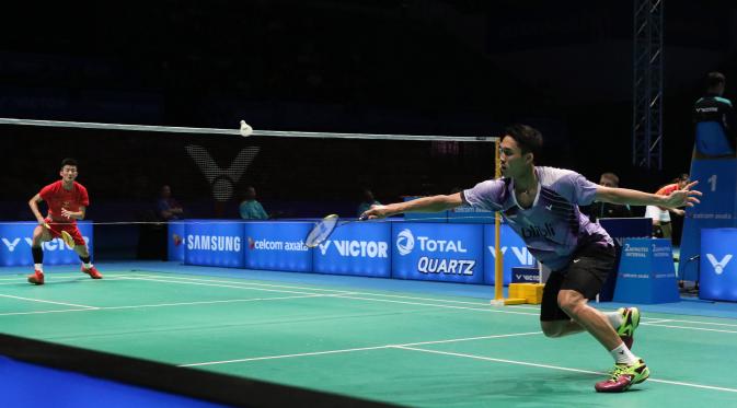 Meski kalah, penampilan Jonatan Christie sempat mereportkan pemain nomor satu dunia asal Tiongkok, Chen Long, di semifinal Malaysia Open Super Series Premier 2016, akhir pekan kemarin. (Liputan6.com/Humas PP PBSI)