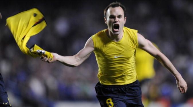 Andres Iniesta mencetak gol ke gawang Chelsea sekaligus memastikan langkah Barcelona ke final Liga Champions 2009. (AFP/Lluis Gene)