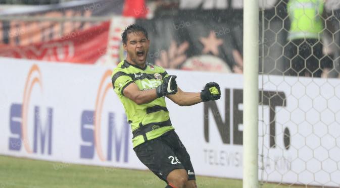 Andritany saat beraksi bersama Persija Jakarta pada Trofeo Persija di Stadion Utama Gelora Bung Karno, Jakarta, Sabtu (9/4/2016). (Bola.com/Nicklas Hanoatubun)