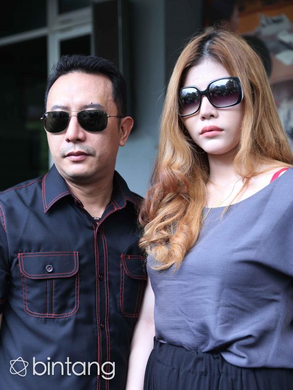 Sonny Tulung dan Cindy. (Nurwahyunan/bintang.com)