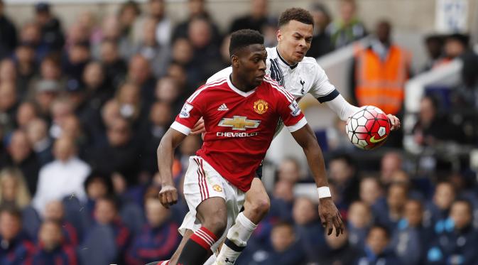 Timothy Fosu-Mensah terus memperlihatkan performa gemilang saat diturunkan di laga-laga MU.  (Reuters/John Sibley)