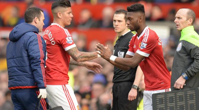 Timothy Fosu-Mensah saat melakukan debut untuk MU musim ini, lawan Arsenal, Februari lalu. Dia menggantikan Maarcos Rojo.  (Reuters/Oli Scarf)