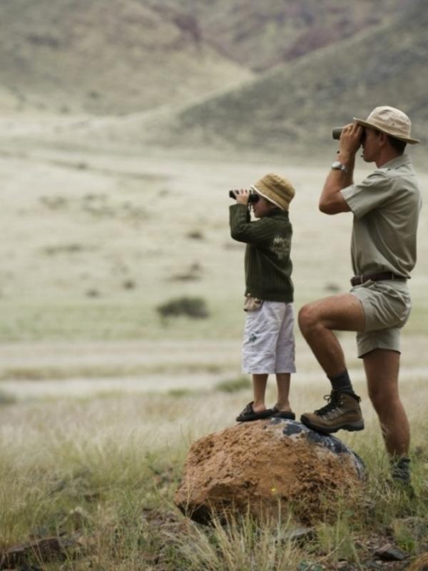 Inilah sebuah foto yang memperlihatkan kedekatan ayah dan anak. (Foto: brightside.me)