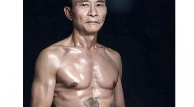 Liang Yuxian berasal dari Chengdu, Tiongkok merupakan kakek-kakek berusia 61 tahun yang hobi ke gym. (Foto: Metro)