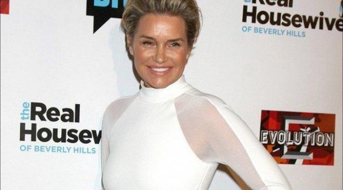 Yolanda Hadid akui emosi saat menceritakan kisahnya dengan David Foster (via Aceshowbiz)