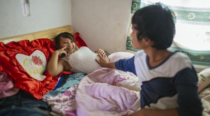 10 Potret Kehidupan Remaja yang Telah Berumah Tangga di China | via: dailymail.co.uk