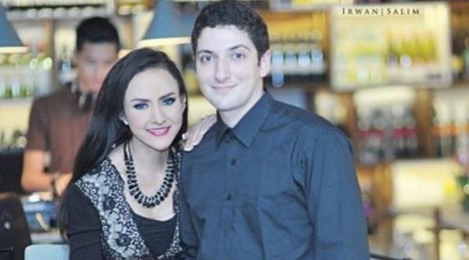 Cynthiara Alona dan kekasih, Ivan [foto: instagram/alonaqueen]