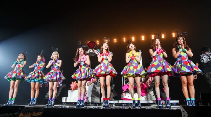 Gelar konser Phantasia di Indonesia, Girls Generation menyapa penggemar menggunakan bahasa Indonesia dengan lafal lucu.