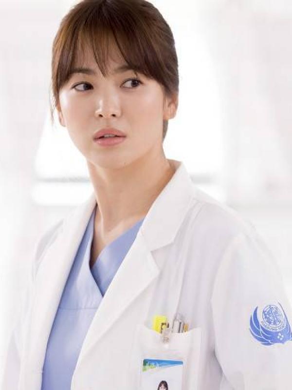 Song Hye Kyo di drama Descendants of the Sun. Foto: via allkpop.com