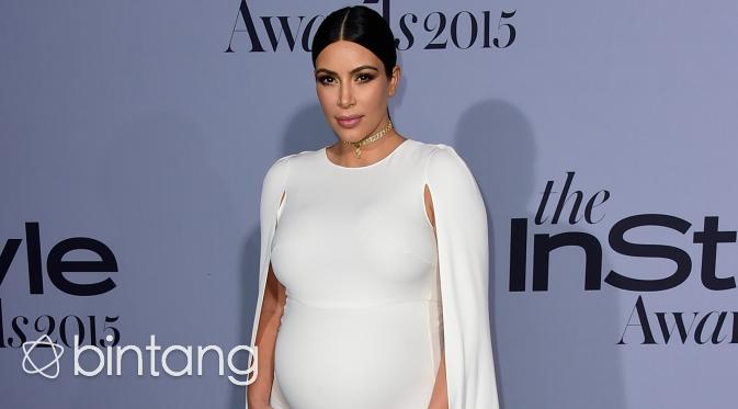 Kim Kardashian mengaku tengah stress dengan perceraiannya dengan Kanye West. Ibu dua anak itupun masih mempertimbangkan gugatan cerainya pada suami. (AFP/Bintang.com)