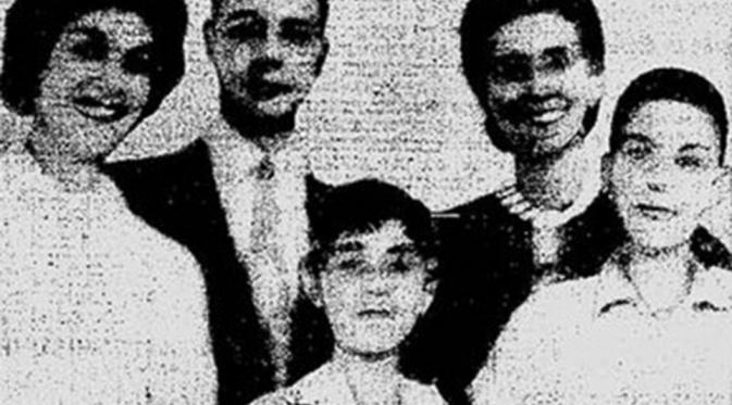Dr Perelson (tengah kiri) dan istrinya Lillian (tengah kanan) beserta tiga orang anaknya (Daily Mail).