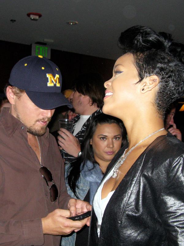 Lagi-lagi, Rihanna kepergok jalan bareng dengan Leonardo DiCaprio (via Thesun.co.uk)