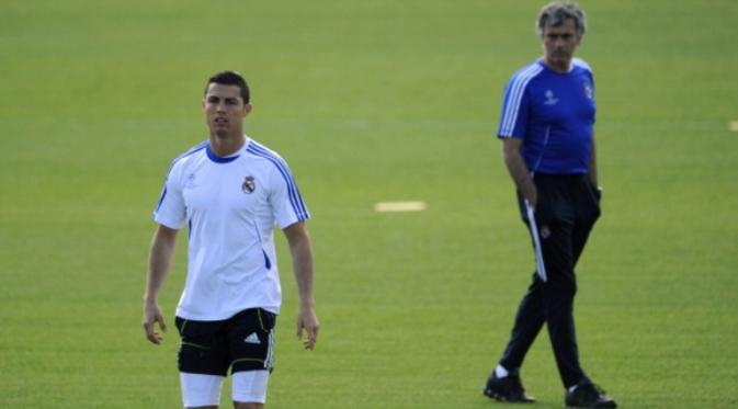 Cristiano Ronaldo dan Jose Mourinho saat masih berada di Real Madrid. (AFP/Pedro Armestre)