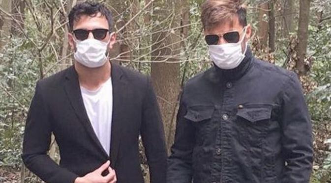 Gantian, Jwan Yosef mengunggah foto mesra nya dengan Ricky Martin (via Instagram.com)