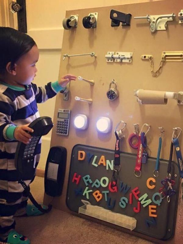 Seorang ayah kreatif menciptakan benda yang sangat berguna bagi anak balita. Foto: Brightside.me.