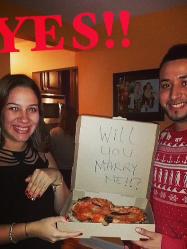 Melamar Pakai Pizza, 10 Pria Ini Beruntung karena Nggak Ditolak. (Foto:Buzzfeed.com)