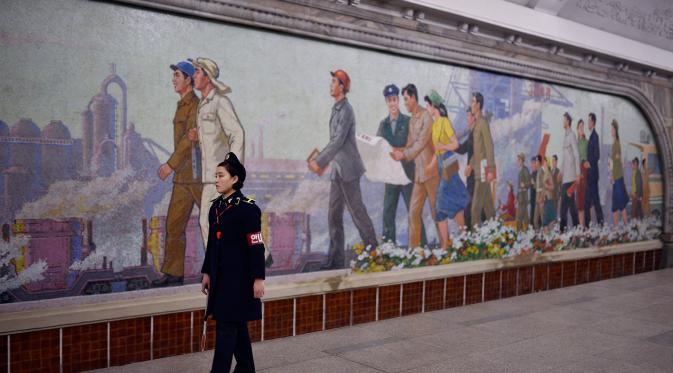 Intip kehidupan di Pyongyang Metro, Korea Utara | via: thesun.co.uk