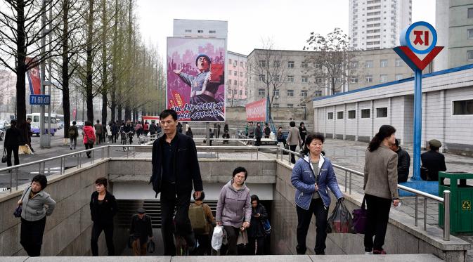 Intip kehidupan di Pyongyang Metro, Korea Utara | via: thesun.co.uk