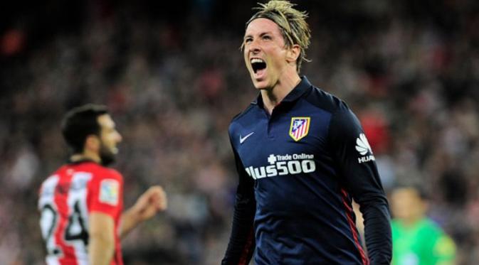 Striker Atletico Madrid, Fernando Torres, merayakan gol ke gawang Athletic Bilbao pada laga La Liga di San Mames, Bilbao, Rabu (20/4/2016). (AFP/Ander Gillenea)