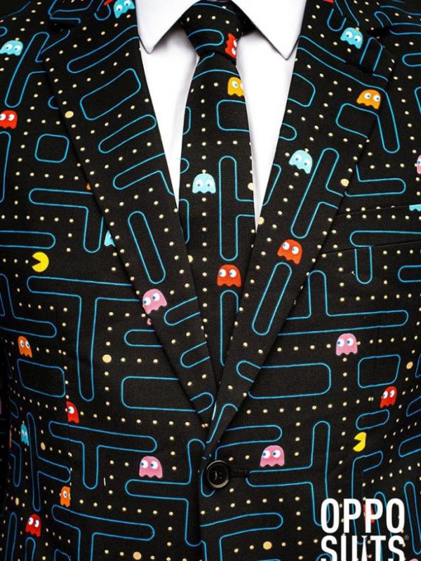 Yang duu sering mainin game pacman, sekarang kamu bisa lihat game tersebut di motif jas. (via: boredpanda.com)