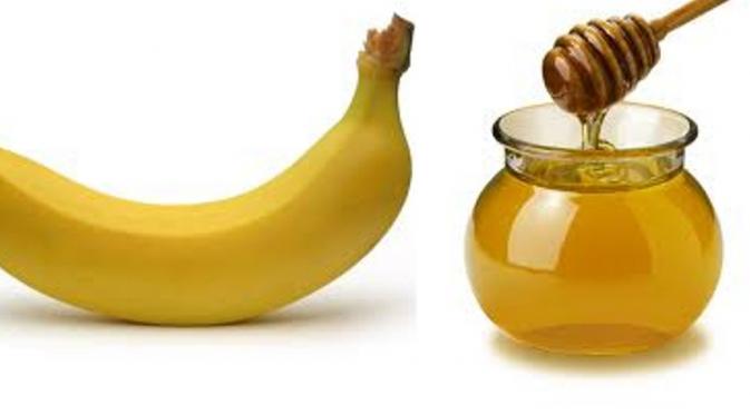 Menghilangkan rambut kering dengan pisang dan madu. (via: sharingdisini.com)