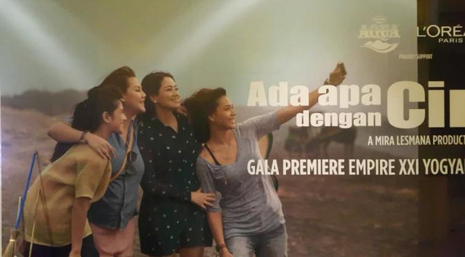 Red Carpet pemutaran film AADC 2 bersama tamu undangan khusus di Empire XXI Yogyakarta digelar hari ini, Sabtu (23/4/2016).