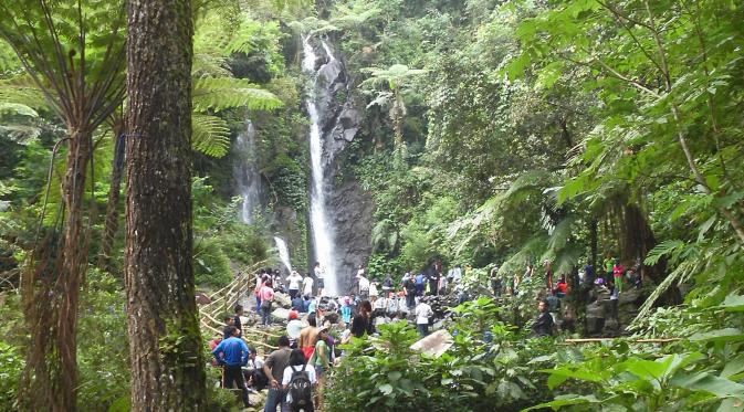 Curug 7 salah satu destinasi wisata alam dan religi. Dipercayai masyarakat sebagai petilasan Prabu Siliwangi (Liputan6.com/Achmad Sudarno)
