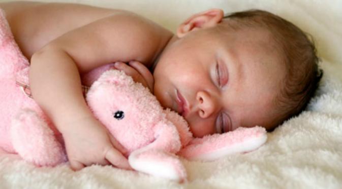 Bawa mainan kesukaannya agar anak merasa nyaman ketika tidur (untsystem.edu)