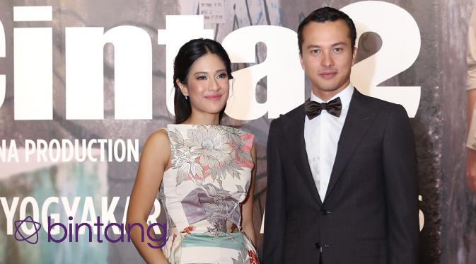 Cinta (Dian Sastrowardoyo) dan Rangga (Nicholas Saputra) di film Ada Apa dengan Cinta. (Andy Masela/Bintang.com)